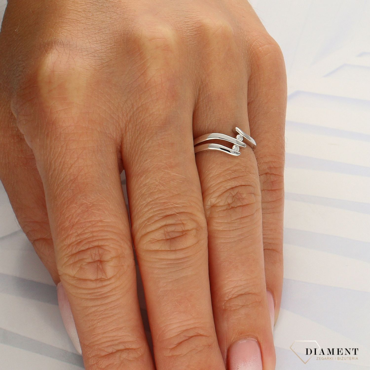 Pierścionek złoty DIAMENT białe złoto, dwa diamenty w białym złocie 0660027103 HSI.jpg